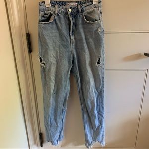 SOLD Zara Light Wash High Waisted Mom Jeans | Size 6